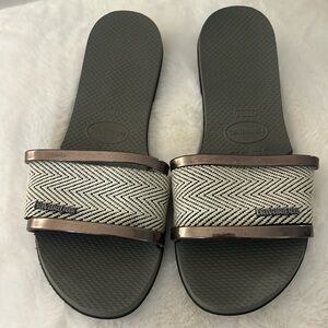 Havianas flip flops
